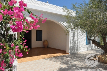 L 137 -                            بيع
                           Villa avec piscine Djerba